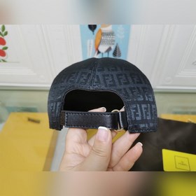 Новая модель. Классическая модель от Fendi, изготовлена из хлопко