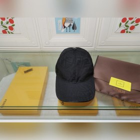 Новая модель Fendi! Классическая модель из коллекции бренда, изго