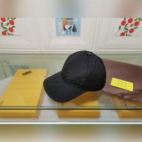 Новая модель Fendi! Классическая модель из коллекции бренда, изго