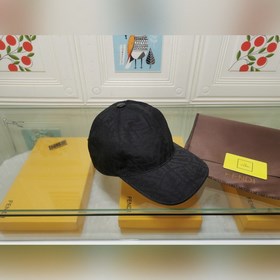 Новая модель Fendi! Классическая модель из коллекции бренда, изго