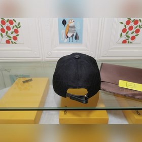 Новая модель Fendi! Классическая модель из коллекции бренда, изго