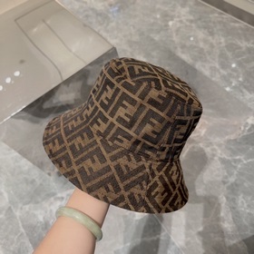 FENDI Фенди Кепка с логотипом виде букв, кепка FD с логотипом вид