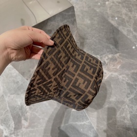 FENDI Фенди Кепка с логотипом виде букв, кепка FD с логотипом вид