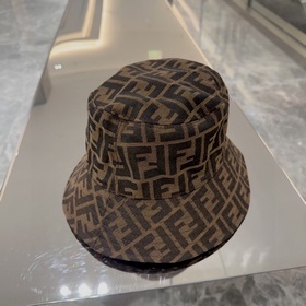 FENDI Фенди Кепка с логотипом виде букв, кепка FD с логотипом вид