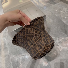 FENDI Фенди Кепка с логотипом виде букв, кепка FD с логотипом вид