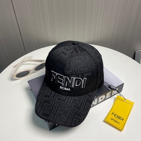 Бейсболка FENDI из серии Old Flower. Классическая модель с логоти