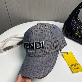 Бейсболка FENDI из серии Old Flower. Классическая модель FF, элег