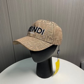 Бейсболка FENDI из серии Old Flower. Классическая модель FF, элег