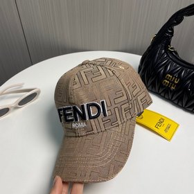 Бейсболка FENDI из серии Old Flower. Классическая модель FF, элег