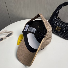Бейсболка FENDI из серии Old Flower. Классическая модель FF, элег