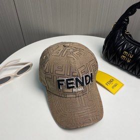 Бейсболка FENDI из серии Old Flower. Классическая модель FF, элег