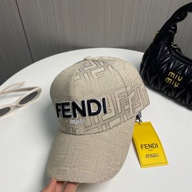 Бейсболка FENDI из серии Old Flower. Классическая модель FF, элег