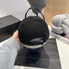 FENDI 2025 новая модель бейсболок для мужчин и женщин, поступила