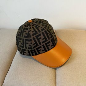 Бейсболка FENDI из серии Old Flower. Классическая модель с логоти