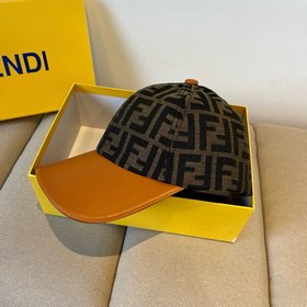 Бейсболка FENDI из серии Old Flower. Классическая модель с логоти