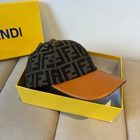 Бейсболка FENDI из серии Old Flower. Классическая модель с логоти
