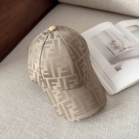 Fendi Отличный крой Новая бейсболка