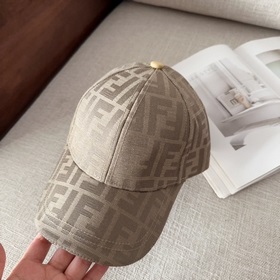 Fendi Отличный крой Новая бейсболка