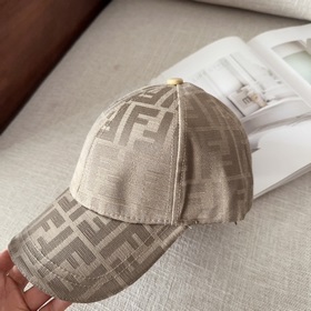 Fendi Отличный крой Новая бейсболка