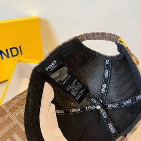 Бейсболка FENDI из серии Old Flower. Классическая модель FF, элег