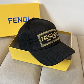 Бейсболка FENDI из серии Old Flower. Классическая модель FF, элег