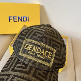 Бейсболка FENDI из серии Old Flower. Классическая модель FF, элег