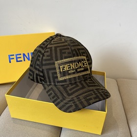 Бейсболка FENDI из серии Old Flower. Классическая модель FF, элег