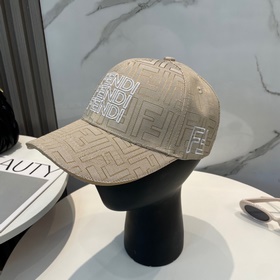 Бейсболка FENDI из серии Old Flower. Классическая модель FF, элег