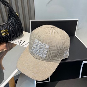Бейсболка FENDI из серии Old Flower. Классическая модель FF, элег