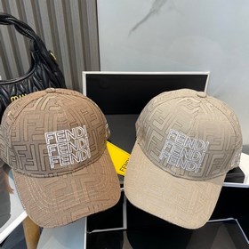 Бейсболка FENDI из серии Old Flower. Классическая модель FF, элег