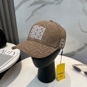 Бейсболка FENDI из серии Old Flower. Классическая модель FF, элег