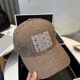 Бейсболка FENDI из серии Old Flower. Классическая модель FF, элег