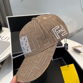 Бейсболка FENDI из серии Old Flower. Классическая модель FF, элег