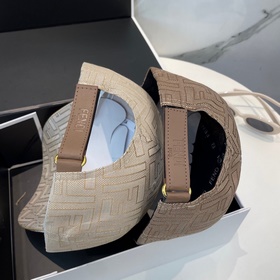 Бейсболка FENDI из серии Old Flower. Классическая модель FF, элег