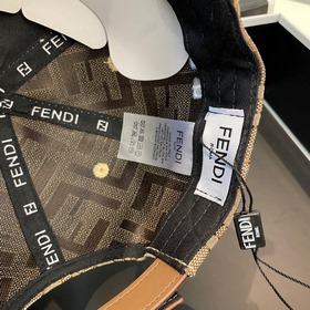 Бейсболка FENDI из серии Old Flower. Классическая модель FF, элег