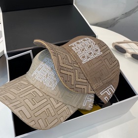 Бейсболка FENDI из серии Old Flower. Классическая модель FF, элег