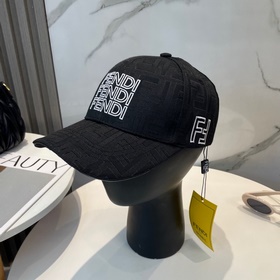 Бейсболка FENDI из серии Old Flower. Классическая модель FF, элег