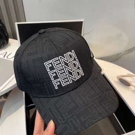 Бейсболка FENDI из серии Old Flower. Классическая модель FF, элег
