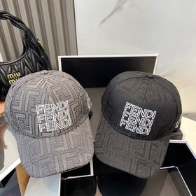 Бейсболка FENDI из серии Old Flower. Классическая модель FF, элег