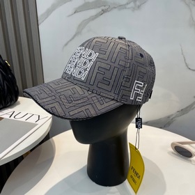Бейсболка FENDI из серии Old Flower. Классическая модель FF, элег