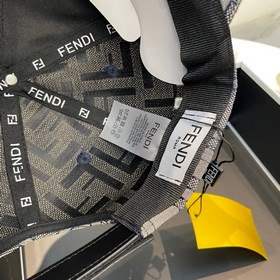 Бейсболка FENDI из серии Old Flower. Классическая модель FF, элег