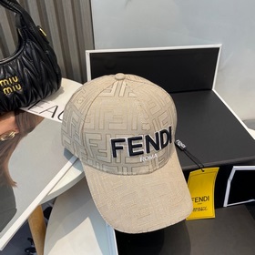 Бейсболка FENDI из серии Old Flower. Классическая модель FF, элег