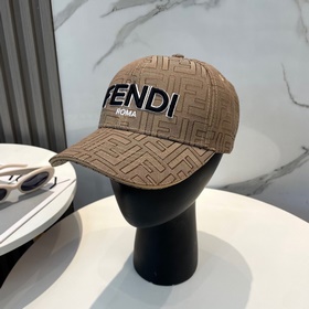 Бейсболка FENDI из серии Old Flower. Классическая модель FF, элег