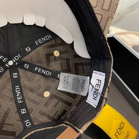 Бейсболка FENDI из серии Old Flower. Классическая модель FF, элег