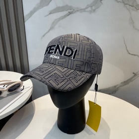 Бейсболка FENDI из серии Old Flower. Классическая модель FF, элег