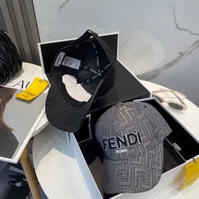 Бейсболка FENDI из серии Old Flower. Классическая модель FF, элег