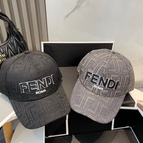 Бейсболка FENDI из серии Old Flower. Классическая модель FF, элег