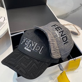 Бейсболка FENDI из серии Old Flower. Классическая модель FF, элег