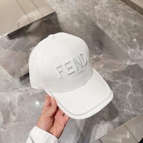 Бейсболка Fendi FF [Преимущества по сравнению с другими бейсболка