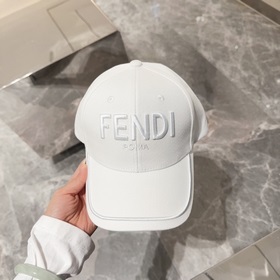 Бейсболка Fendi FF [Преимущества по сравнению с другими бейсболка